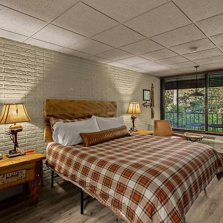 Stonegate Lodge King Bed Wifi 50In Roku Tv Salt Water Pool Room #102 Eureka Springs Exterior foto