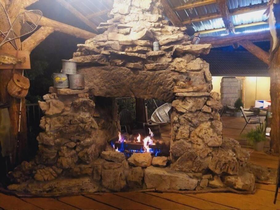 Stonegate Lodge King Bed Wifi 50In Roku Tv Salt Water Pool Room #102 Eureka Springs Exterior foto