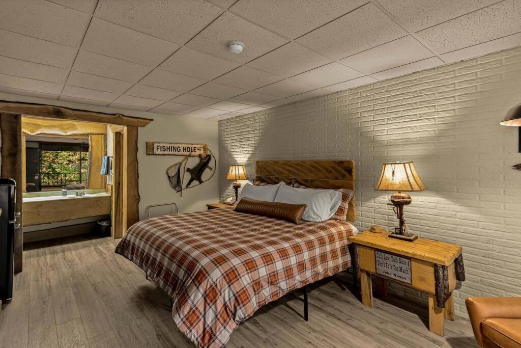 Stonegate Lodge King Bed Wifi 50In Roku Tv Salt Water Pool Room #102 Eureka Springs Exterior foto