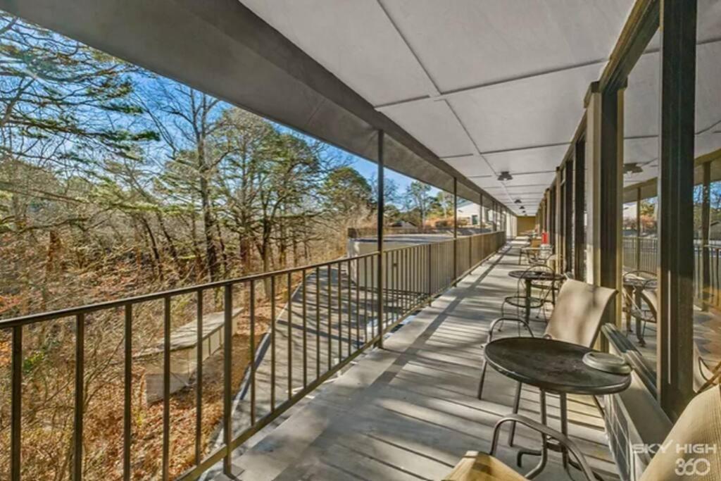 Stonegate Lodge King Bed Wifi 50In Roku Tv Salt Water Pool Room #102 Eureka Springs Exterior foto