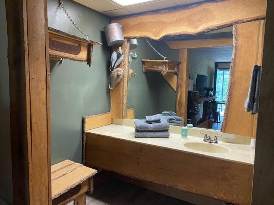 Stonegate Lodge King Bed Wifi 50In Roku Tv Salt Water Pool Room #102 Eureka Springs Exterior foto