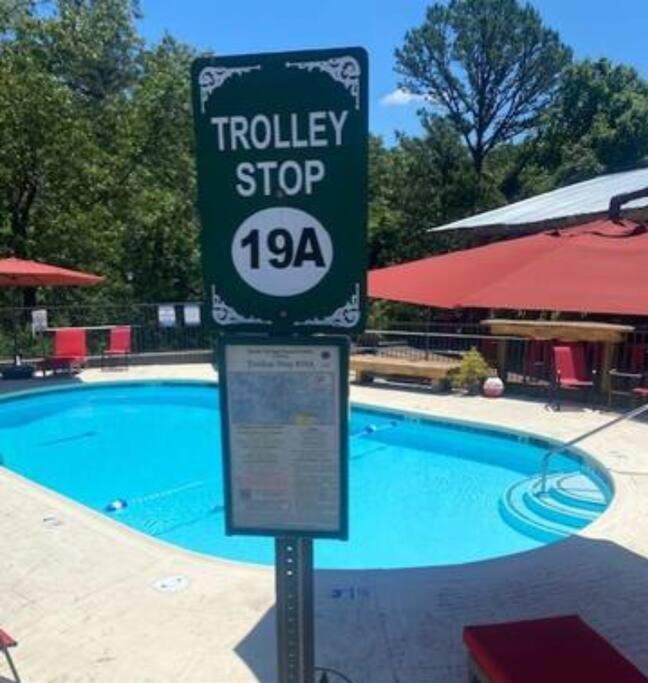 Stonegate Lodge King Bed Wifi 50In Roku Tv Salt Water Pool Room #102 Eureka Springs Exterior foto
